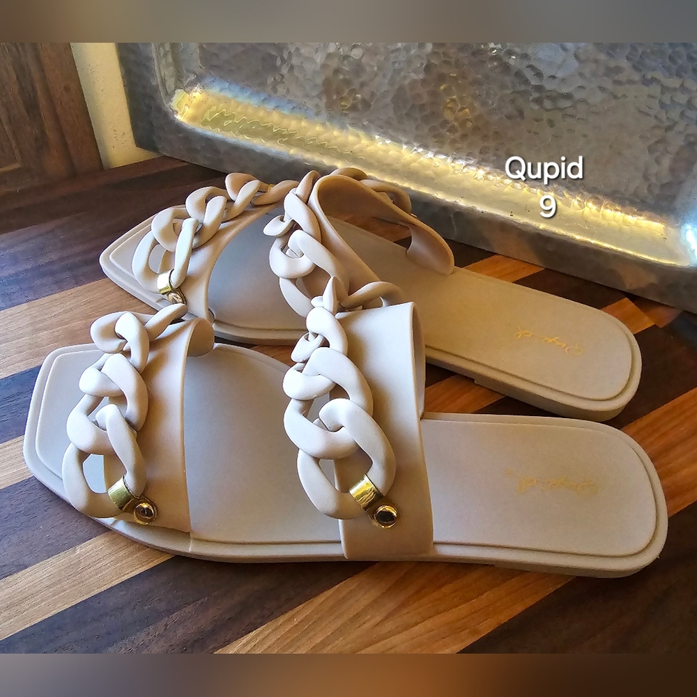 Qupid Dusty Pink Chain Link Slides‎